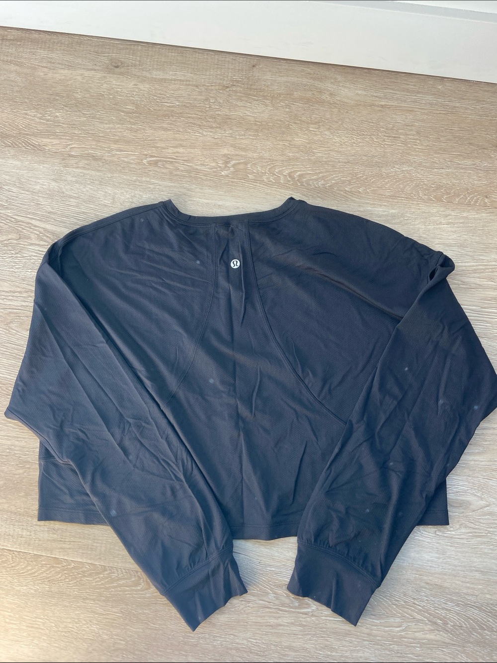lululemon athletica women’s cropped Black Long-Sleeve